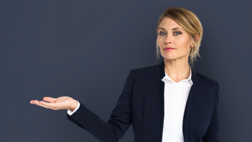 Jakie są narzędzia kreowania wizerunku firmy? Na zdjęciu specjalistka od budowania wizerunku marki.